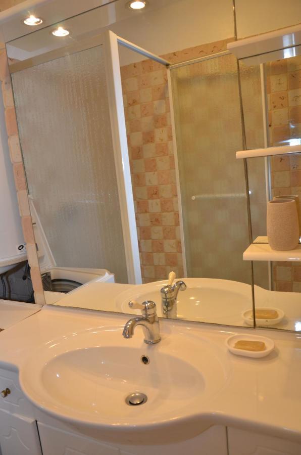 Ferienwohnung Les Pieds Dans L'Eau Saint-Cyr-sur-Mer Exterior foto